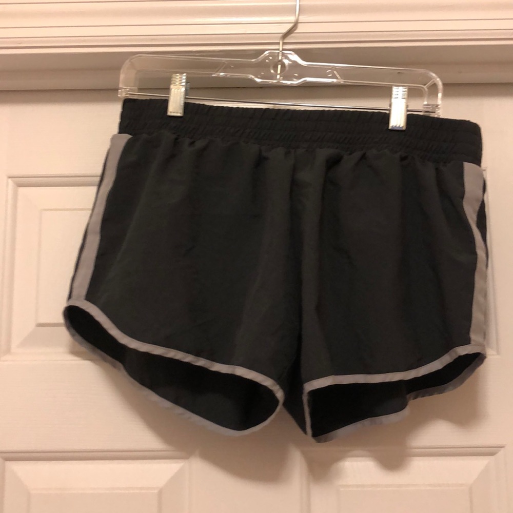 Old navy active shorts sz large